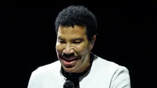 Lionel Richie’s Minnesota show ends early after dizzy spell on tour with Earth, Wind & Fire