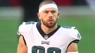 Ertz Returns to Eagles, Signs on to Practice Squad
