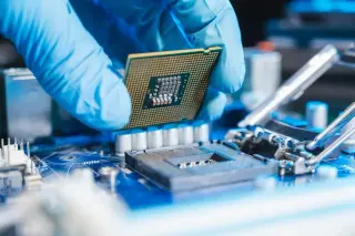 AI Rally Pushes MRVL, AVGO, HPE to Fresh 52-Week Highs