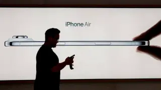 Apple tests on‑device AI with ultra-compact models from PrismML on iPhone