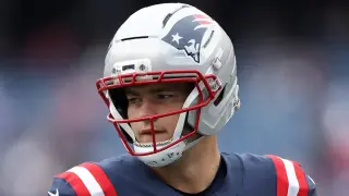 Patriots Legends and Analysts Question Drake Maye’s Comfort and Decision-Making After Rough Start