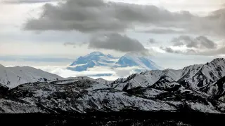 Line of tiny quakes reveals Alaska's hidden Yakutat microplate