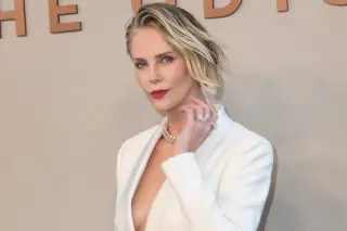Charlize Theron Gets Playful About Matt Damon’s Odyssey Physique at Premiere