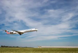 American Eagle Flight 5089 Returns to St. Louis After Cabin Odor and Emergency Evacuation