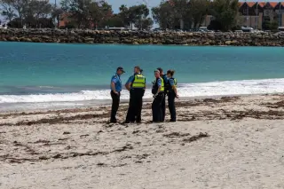 Perth beaches shut as WA orders catch-and-kill after fatal great white attack
