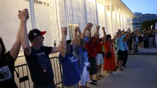 Thousands Protest Kennedy Center Closure Tied to Trump-Appointed Board
