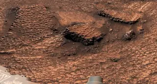 Mars Rover Spies Vast Honeycomb Terrain on Red Planet