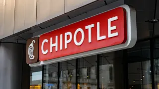 Chipotle Tests Crispy Chicken in California, Aims for Chick-fil-A Appeal