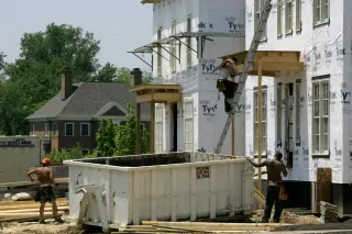 Mortgage Rates Near 7% Tighten Budgets as Real Estate Slows