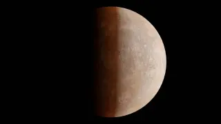 Mercury’s Polar Ice: How Billions of Tonnes Stay Frozen in Eternal Shadow