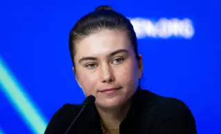 Jovic Embraces Electric US Open Crowd After Tight Win Over Eala, Sets Gauff Showdown