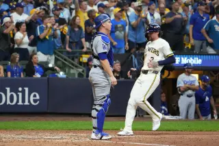 Dodgers Catcher’s Hesitation on Challenges Derails Yamamoto in NLCS Game 2