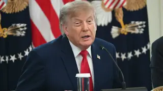 Trump ties $5,000 dividend and other benefits to GOP midterm victory