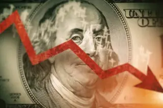 Gold Dips 29% From Peak as Dollar Strength and Fed Bets Rise