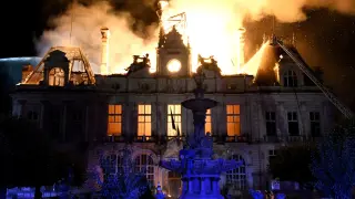 France’s Fiscal Crisis Deepens as Violent Protests Trigger Bond Sell-Off