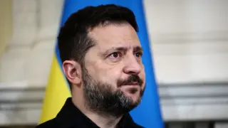 Ukraine Resumes Refinery Strikes Amid Starlink Restrictions and US Intelligence Gaps