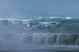 Waves lash Wellington as hundreds evacuate the coast