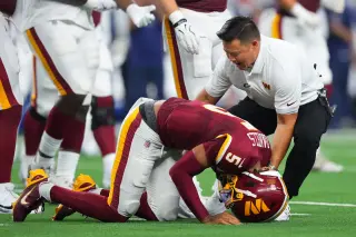 Daniels’ Elbow Injury Clouds Commanders as Cowboys Gain Ground