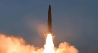 Experts question NK KN-30: 900-km range and a 2.5-ton warhead unlikely to coexist