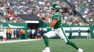 Klubnik Stars in Brief Jets Debut, Sparks 10-Point Preseason