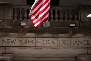 US Banks Report Earnings as Chip Stocks Slide and Markets Split