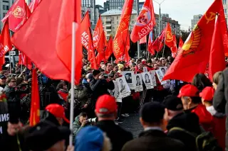 Moscow Police Detain 60 at Communist Rally After Anti-Kremlin Chants
