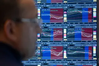 S&P 500 Hits Record High as Airlines and Banks Brace for Earnings