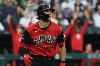 White Sox move Gonzalez and Eisert to Pirates for No. 34 pick and Woods