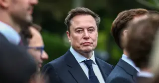 SpaceX Spectrum Deal Triggers $50B Sell-Off in US Telecom Giants