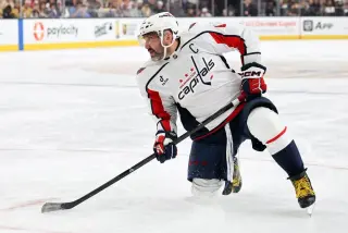 Ovechkin Returns to the Capitals on a One-Year, Bonus-Heavy Deal