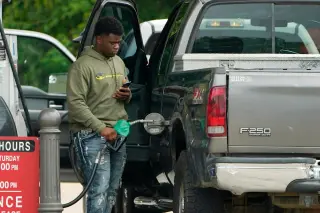 Gas prices squeeze budgets as shoppers rethink nonessentials