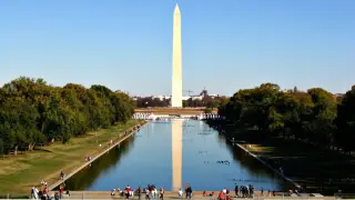 Trump coats Lincoln Memorial pool in American flag blue, skipping granite replacement