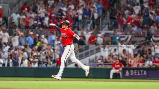 Country Roads erupts at Truist Park as Braves spark a patriotic moment with Olson's homer