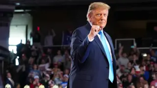 Trump’s Midterm Cash Strategy: From $5,000 Checks to $1M Fraud Bounties
