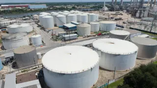 Oil markets wobble as Iran diplomacy meets U.S. strikes
