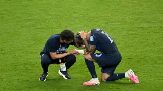Uruguay ends World Cup run as charter flight is scrapped and players travel commercially