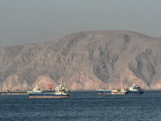 Iran, Oman Near Hormuz Corridor Deal, But Crisis Remains
