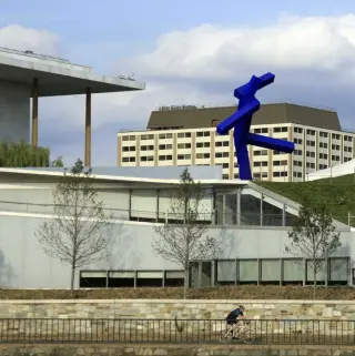 Kennedy Center Removes Landmark 'Blue' Sculpture Amid Controversial Renovation Push