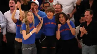 Swift and Knicks Fans Reconcile as McNutt Apologizes