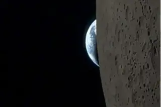 Artemis II Crew Captures Earthset from the Moon’s Far Side on an iPhone