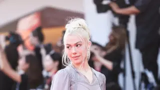 Phoebe Bridgers Lights Up Venice Debut With Gucci Suit and Unshaven Legs