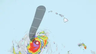 Hurricane Lowell Turns Toward Hawaii, Prompting Warnings and Emergency Preparations