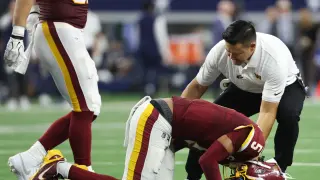Daniels Out With Left Elbow Injury; Commanders Turn to Mariota
