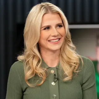 Elizabeth Smart Shines on Stage in Milestone Bodybuilding Show