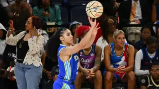 Rookie Azzi Fudd clinches historic 3-point title at 2026 WNBA All-Star