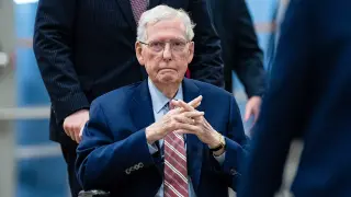 McConnell Returns to Senate in Silence, Igniting Debate Over Fitness to Serve