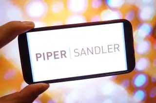 Piper Sandler Shares Plunge 8.6% as Reports Emerge of Talks to Acquire Perella Weinberg