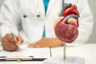New Heart Attack Guidelines Set Sex-Specific Troponin Thresholds to Improve Women's Diagnosis
