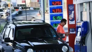 Inflation accelerates, fueling bets on a Federal Reserve rate hike
