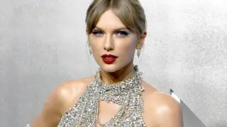 Taylor Swift Debuts Her Wedding Ring as a Newlywed